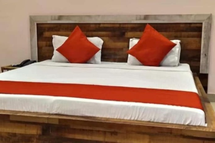 Goroomgo Kunj Residency Mathura