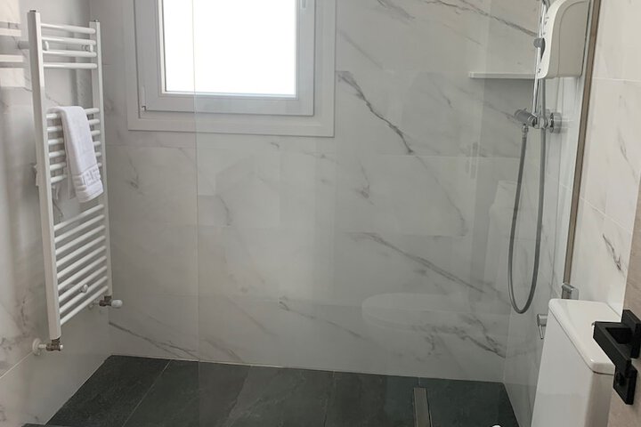 Room 11 of 18