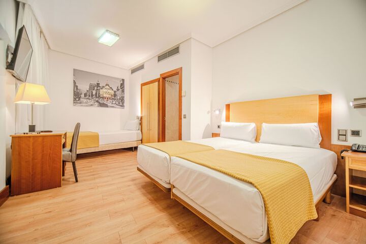 Room 30 of 99