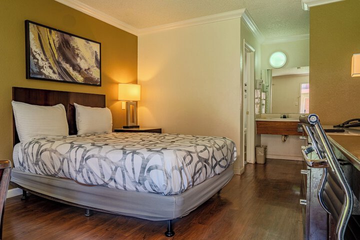 Classic Queen Bed (27 of 38)