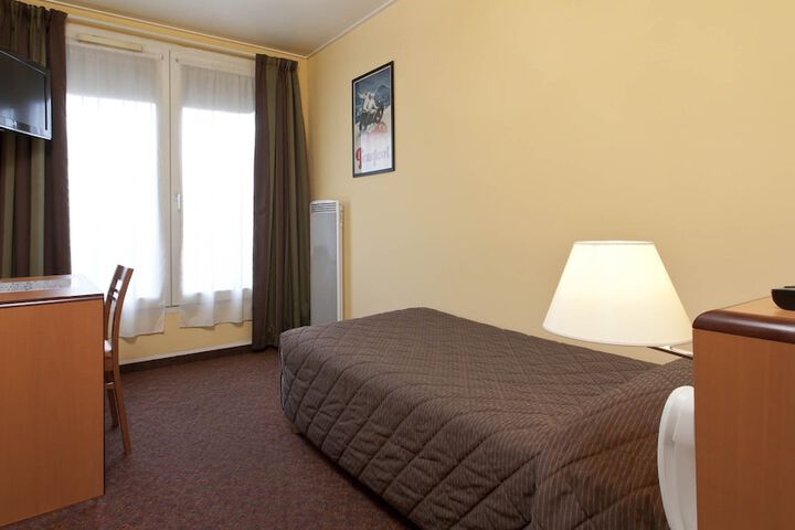 Room 6 of 44