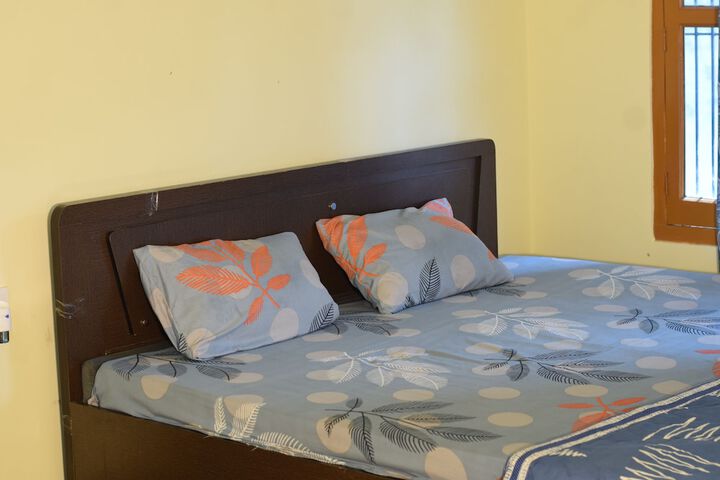 Room 2 of 8