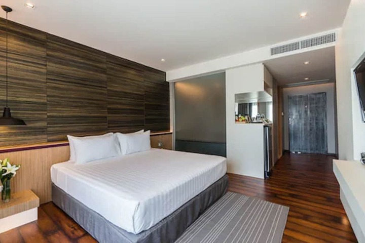Room 11 of 36