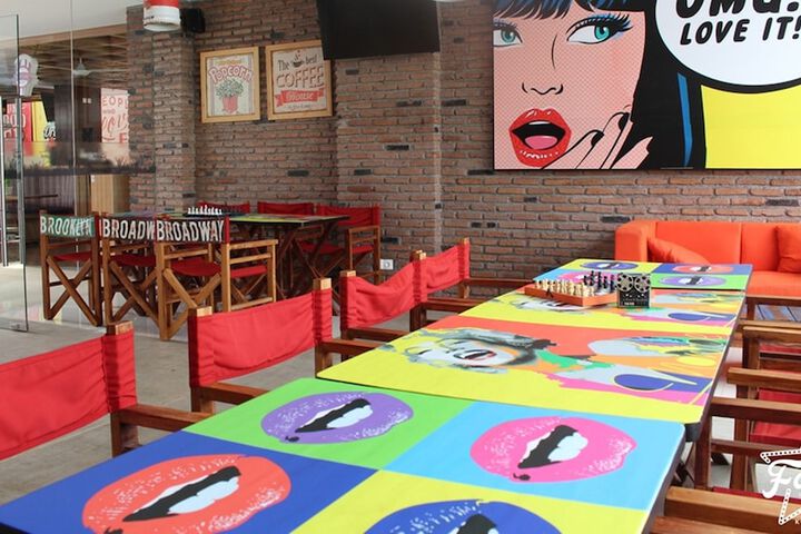 Lounge 18 of 29