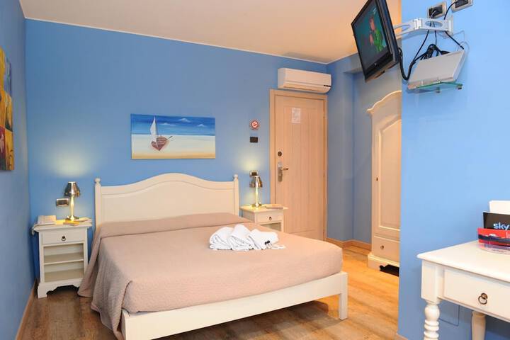 Room 13 of 34