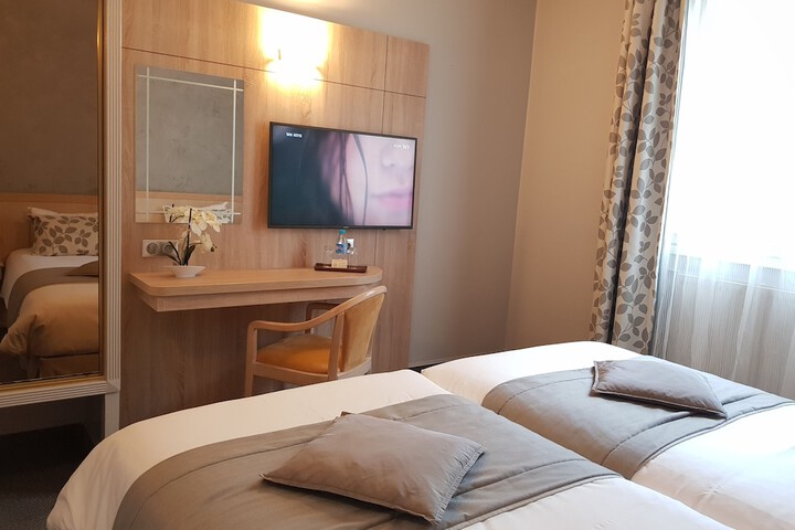 Room 8 of 75