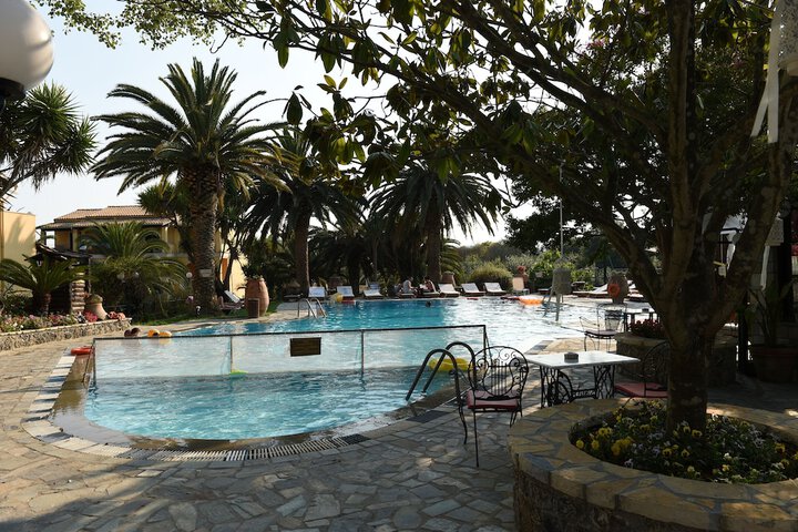 Hotel Pool