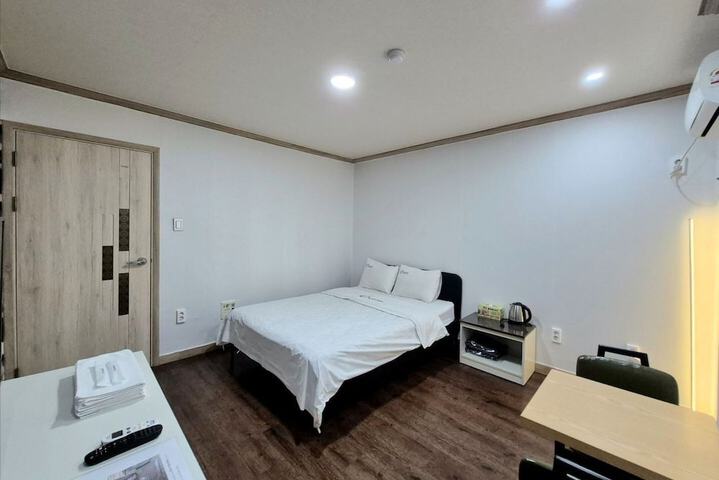 Room 14 of 18
