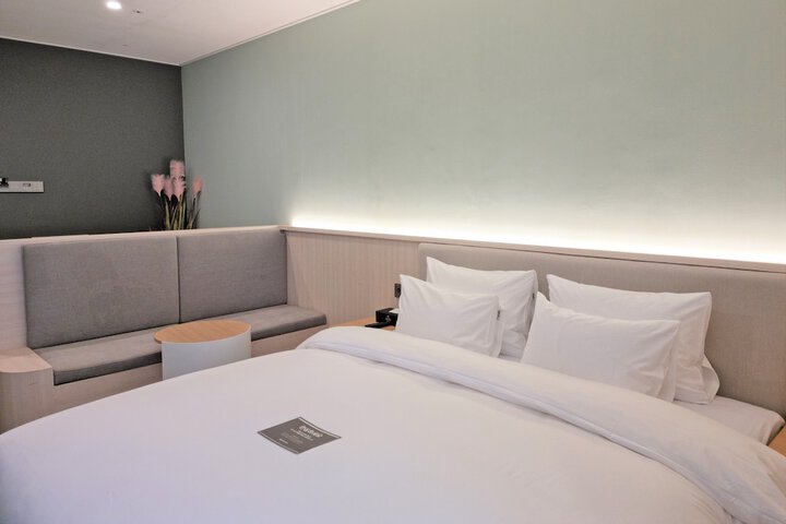 Room 18 of 219