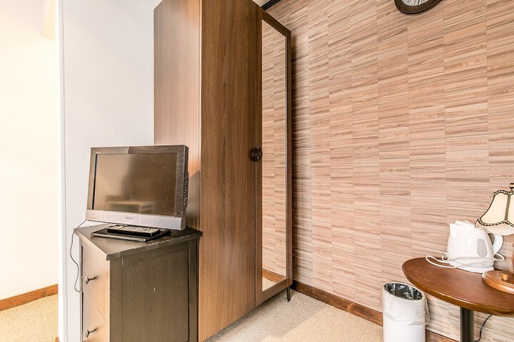 Room 13 of 61