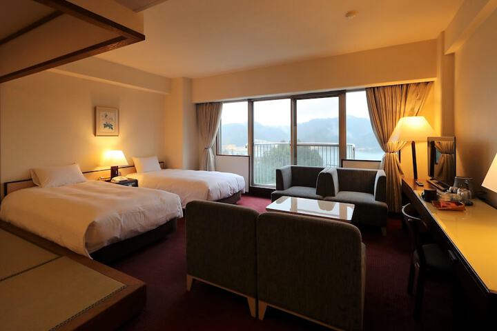 Room 7 of 40