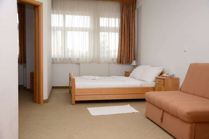 Room 9 of 35