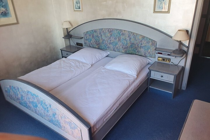 Room 3 of 45