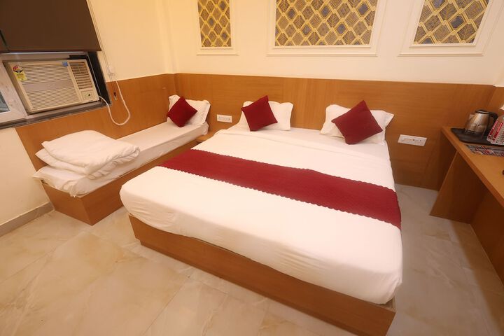 Room 13 of 26