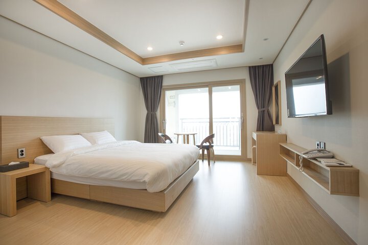 Room 8 of 35