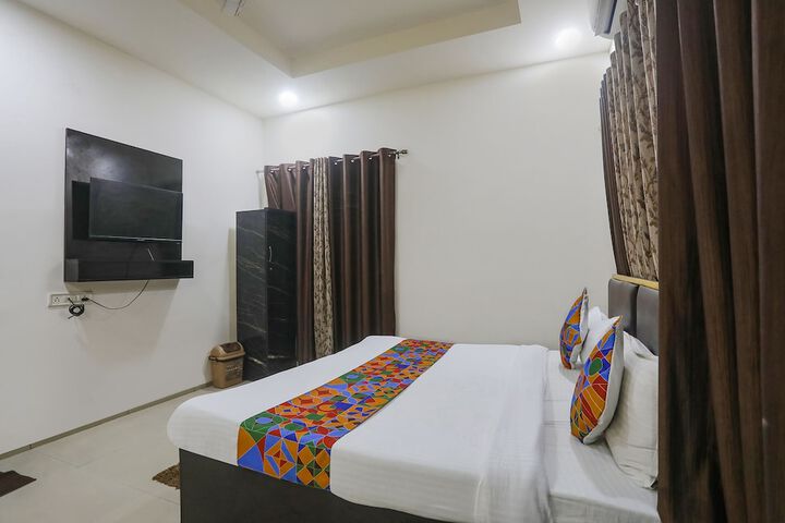 Room 10 of 26
