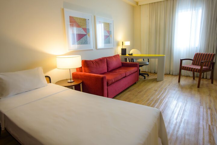 Room 18 of 48