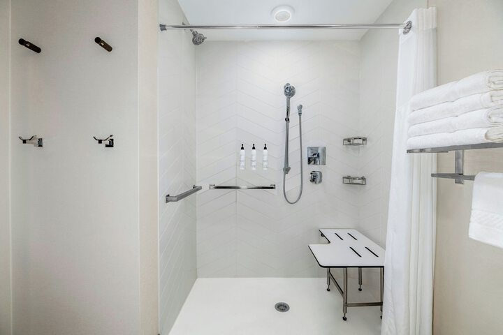 Room 17 of 37