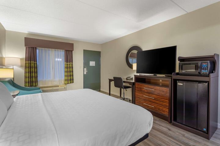 1 King Bed (9 of 15)