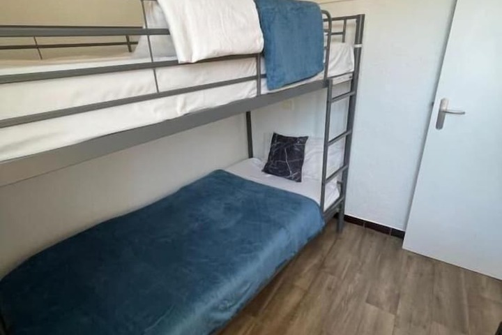 Room 27 of 87