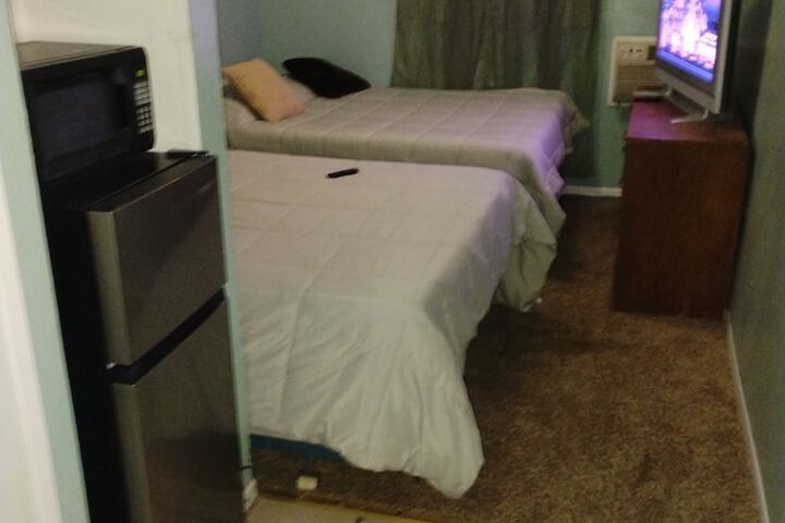 Room 6 of 28