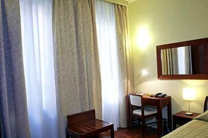 Room 7 of 33