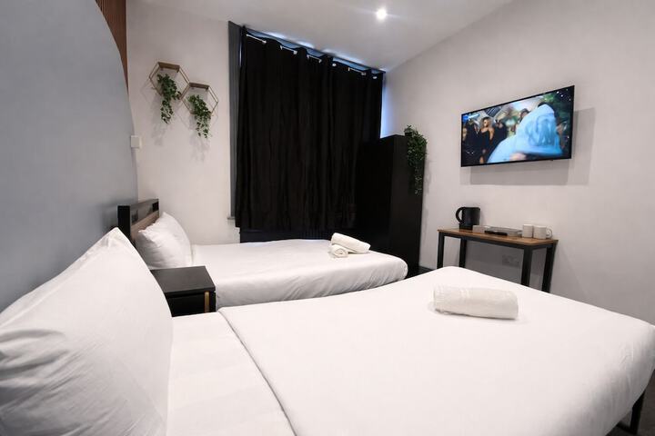 Room 42 of 85