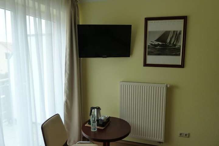 Room 8 of 49
