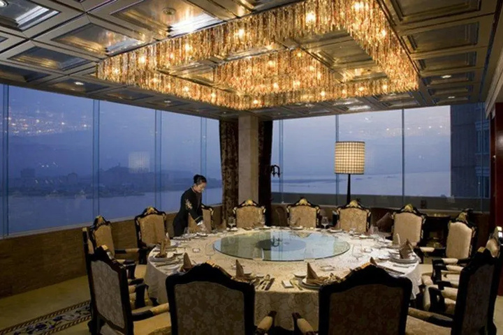 Dining 6 of 11