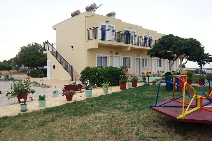 Baladinos Apartments in Platanias