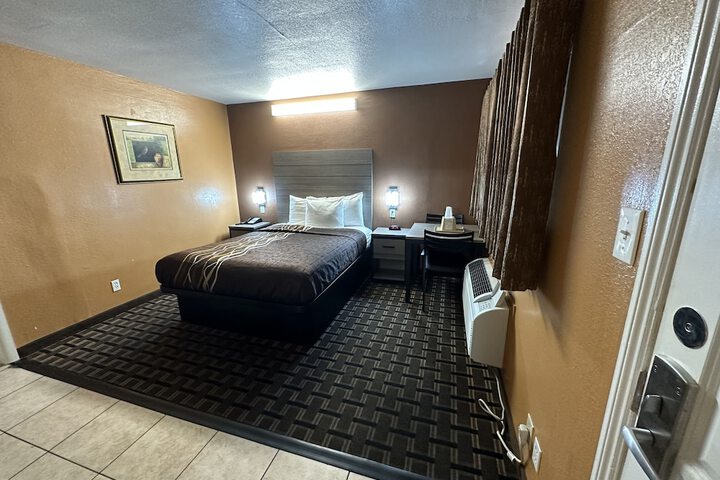 Basic Queen Bed (22 of 35)