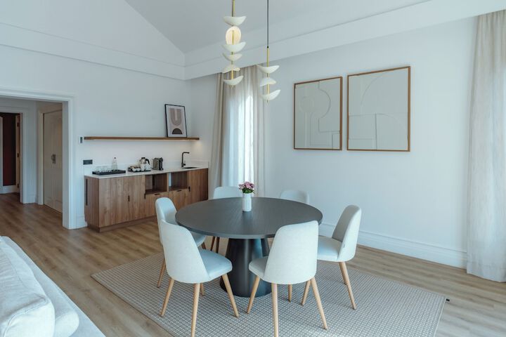 Room 51 of 180