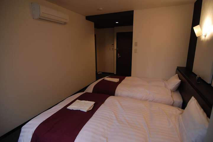 Room 8 of 25