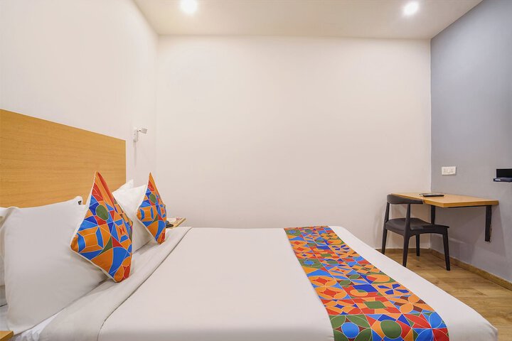 Room 11 of 28