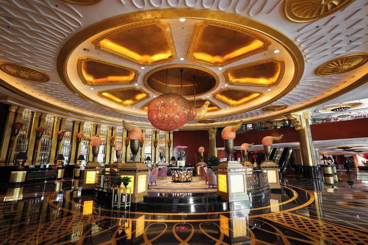 Entrance & Lobby