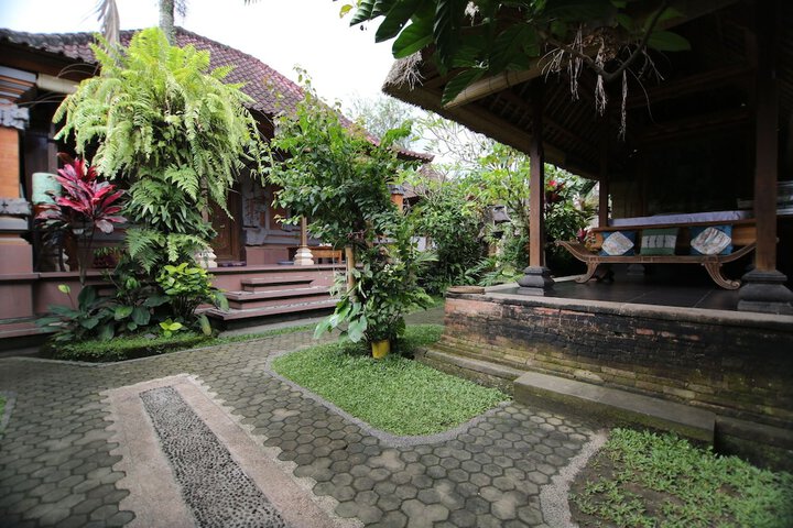 Hotel Exterior 4 of 5