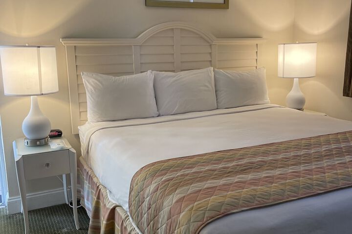 Deluxe King Bed Kitchenette (11 of 16)