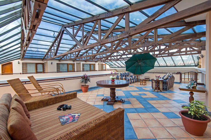 Entrance & Lobby
