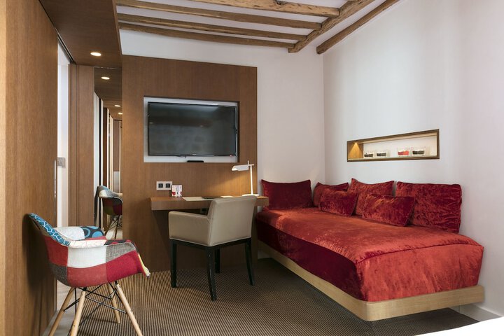 Room 8 of 44