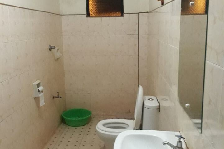 Room 7 of 12
