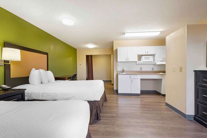 Double Accessible Queen Size Bed (3 of 5)