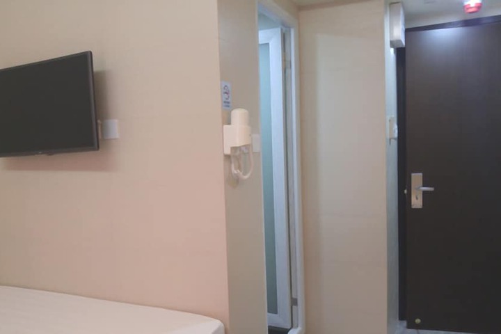 Room 12 of 23