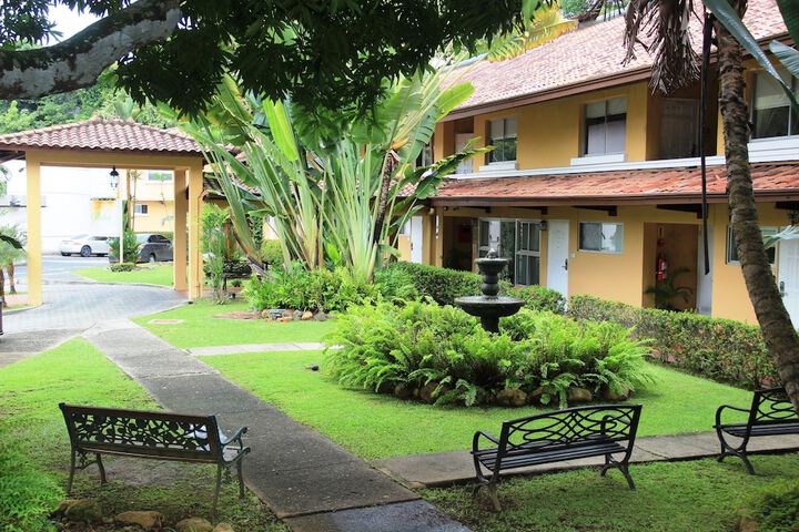 Hotel Exterior 43 of 50