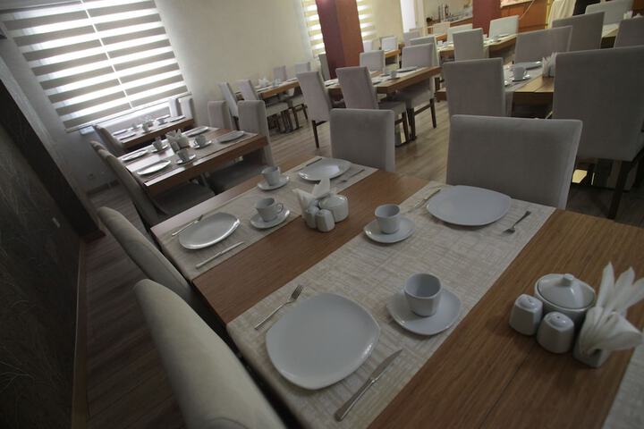 Dining 42 of 47