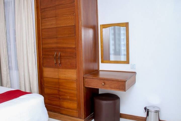 Room 5 of 12