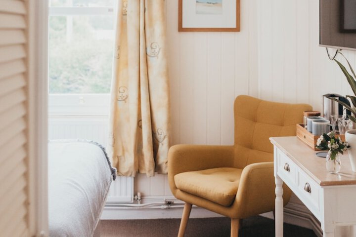 Room 28 of 83
