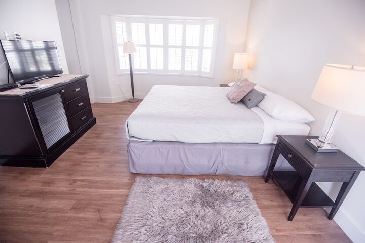 Deluxe Room 1 Queen Bed (9 of 17)