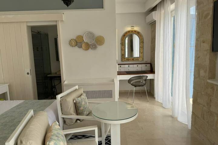 Room 4 of 24
