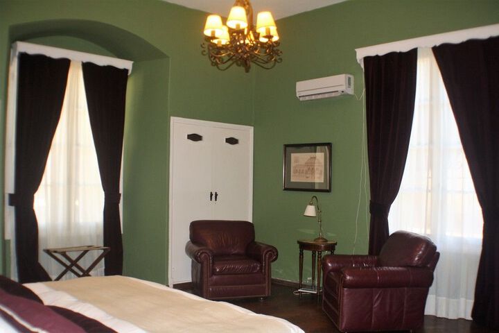 Room 9 of 73