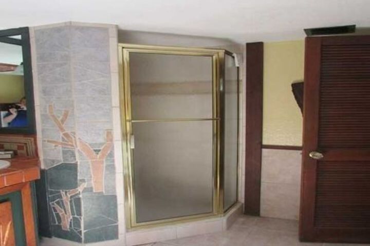Room 14 of 24